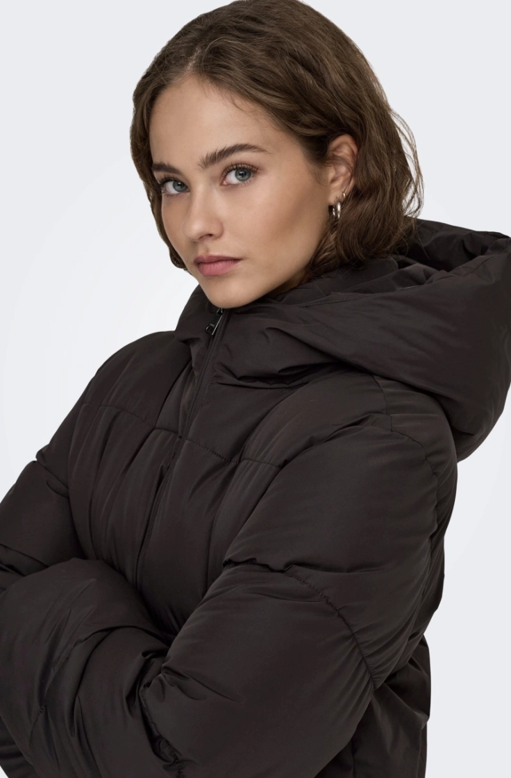 onljuta short puffer otw chocolate torte