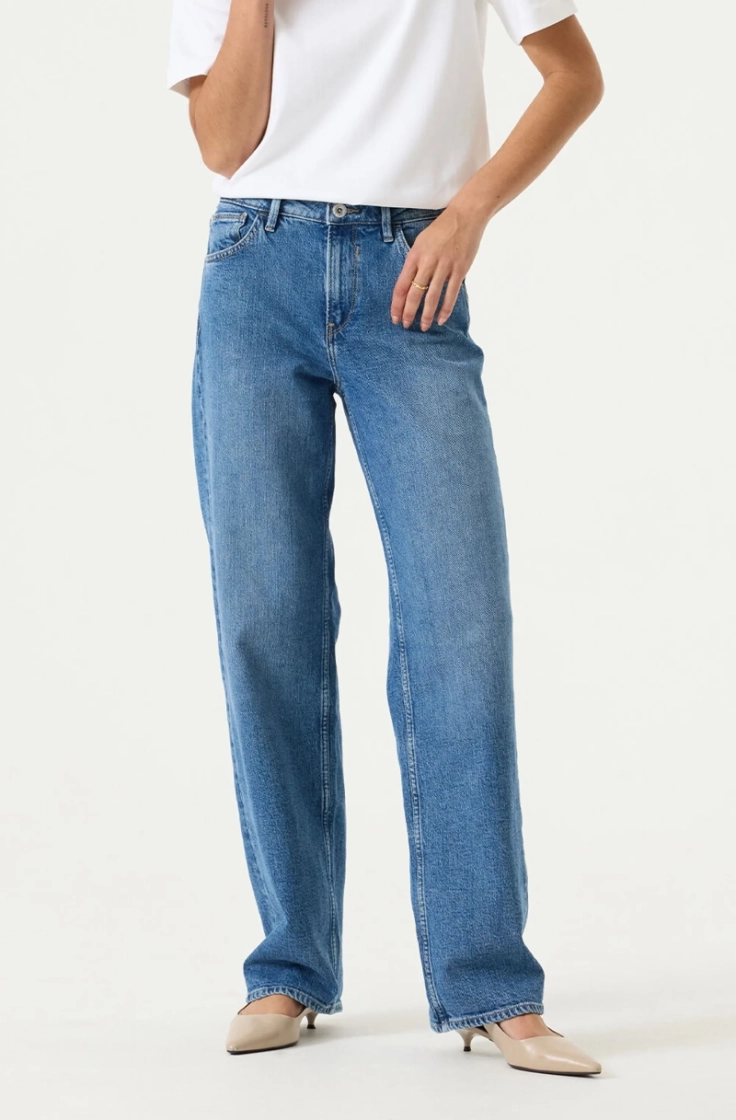 celia straight fit 7277