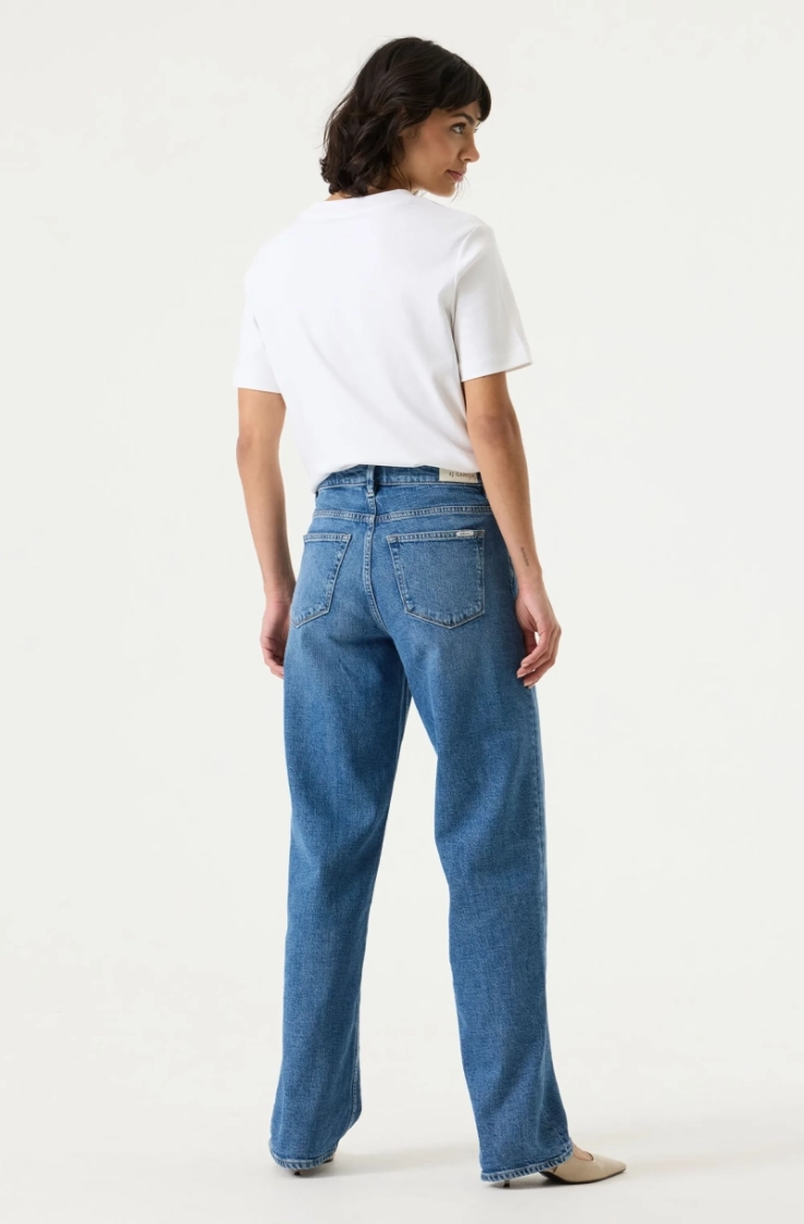 celia straight fit 7277