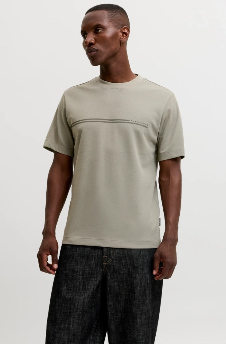 jcofusion chest brand tee ss c vetiver