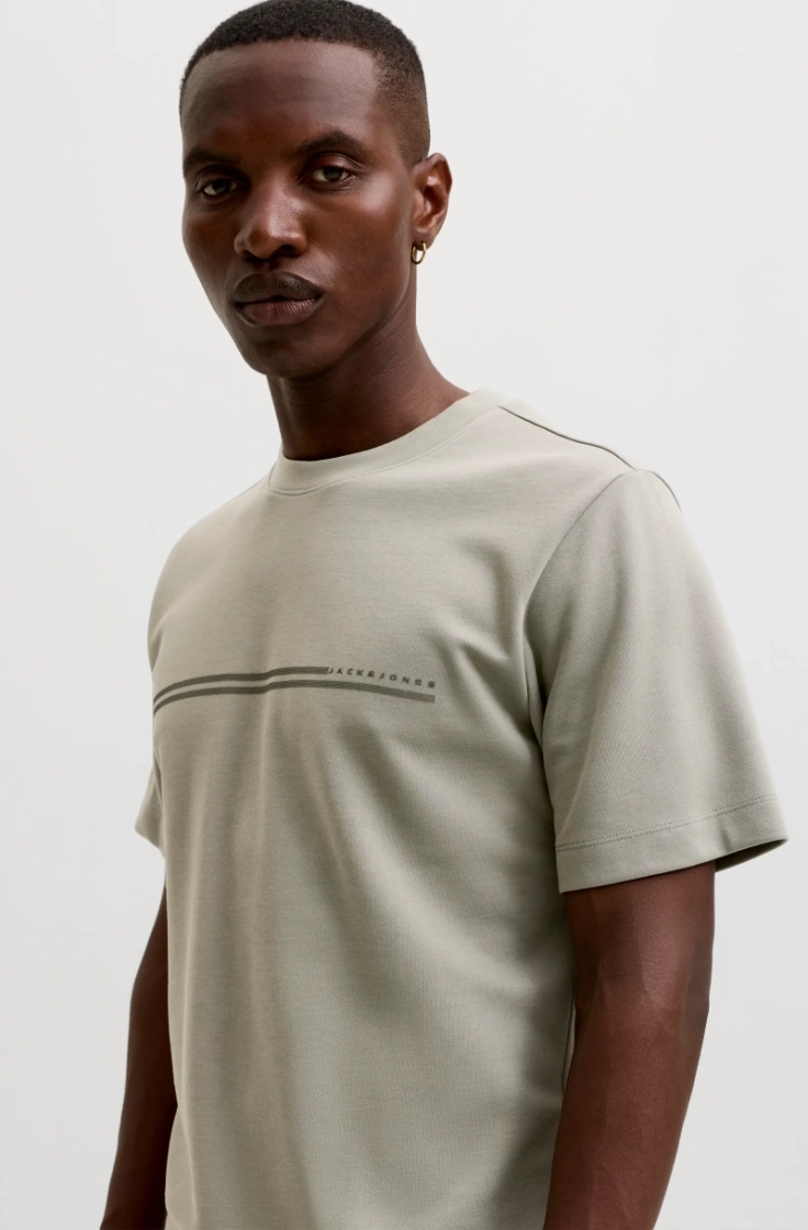 jcofusion chest brand tee ss c vetiver